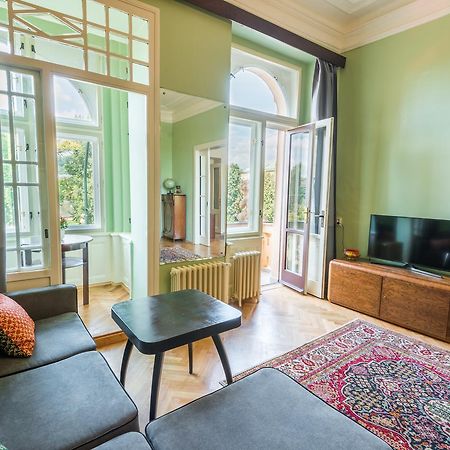 Riverside Apartment With A Balcony Prague Exterior photo