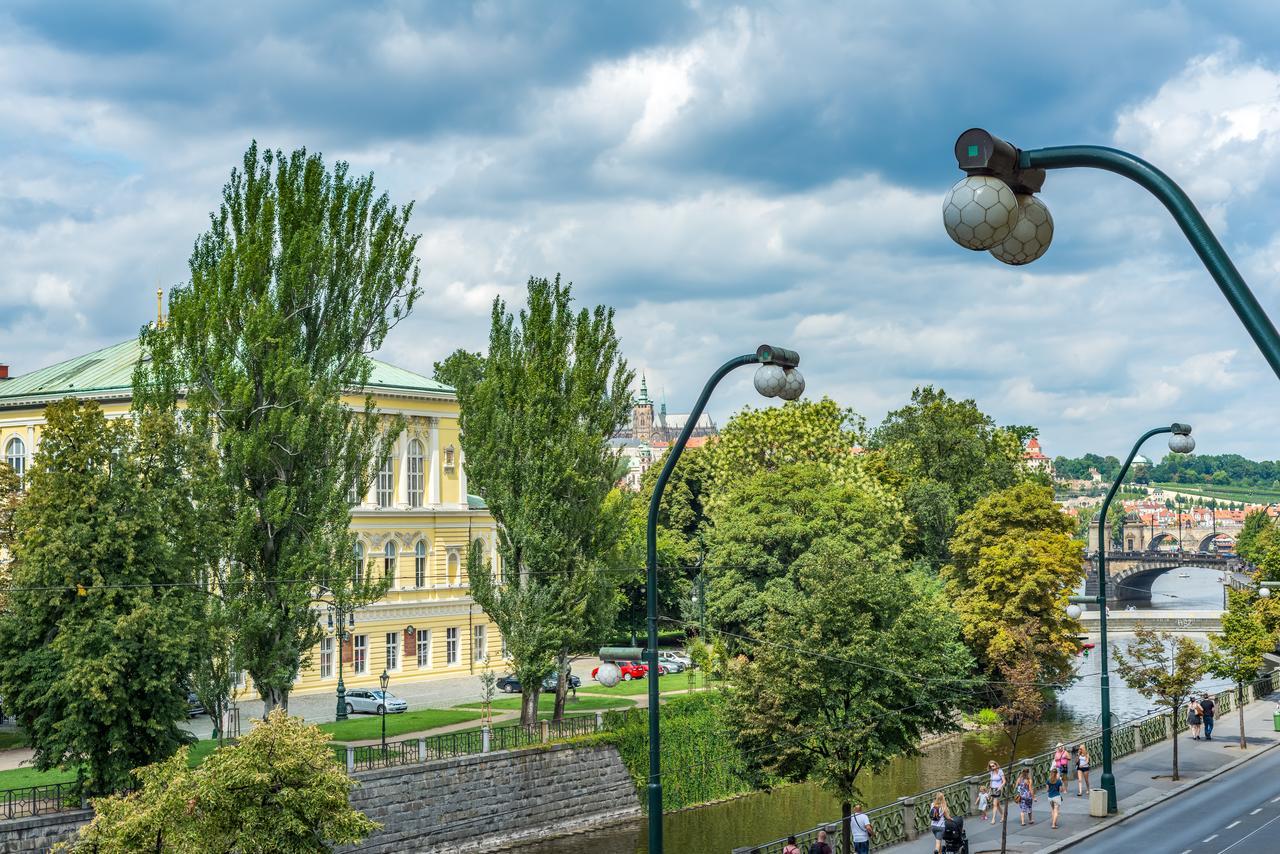 Riverside Apartment With A Balcony Prague Exterior photo