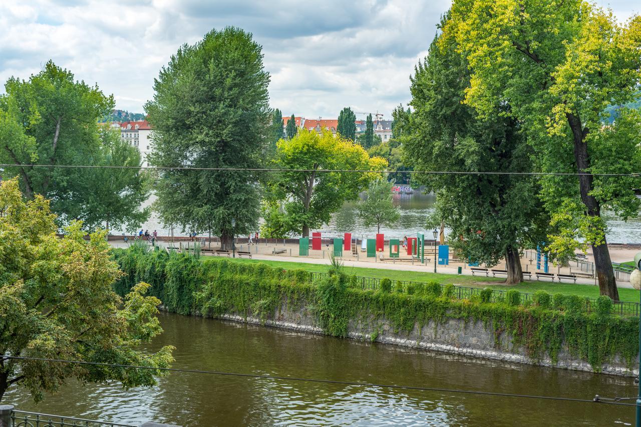 Riverside Apartment With A Balcony Prague Exterior photo