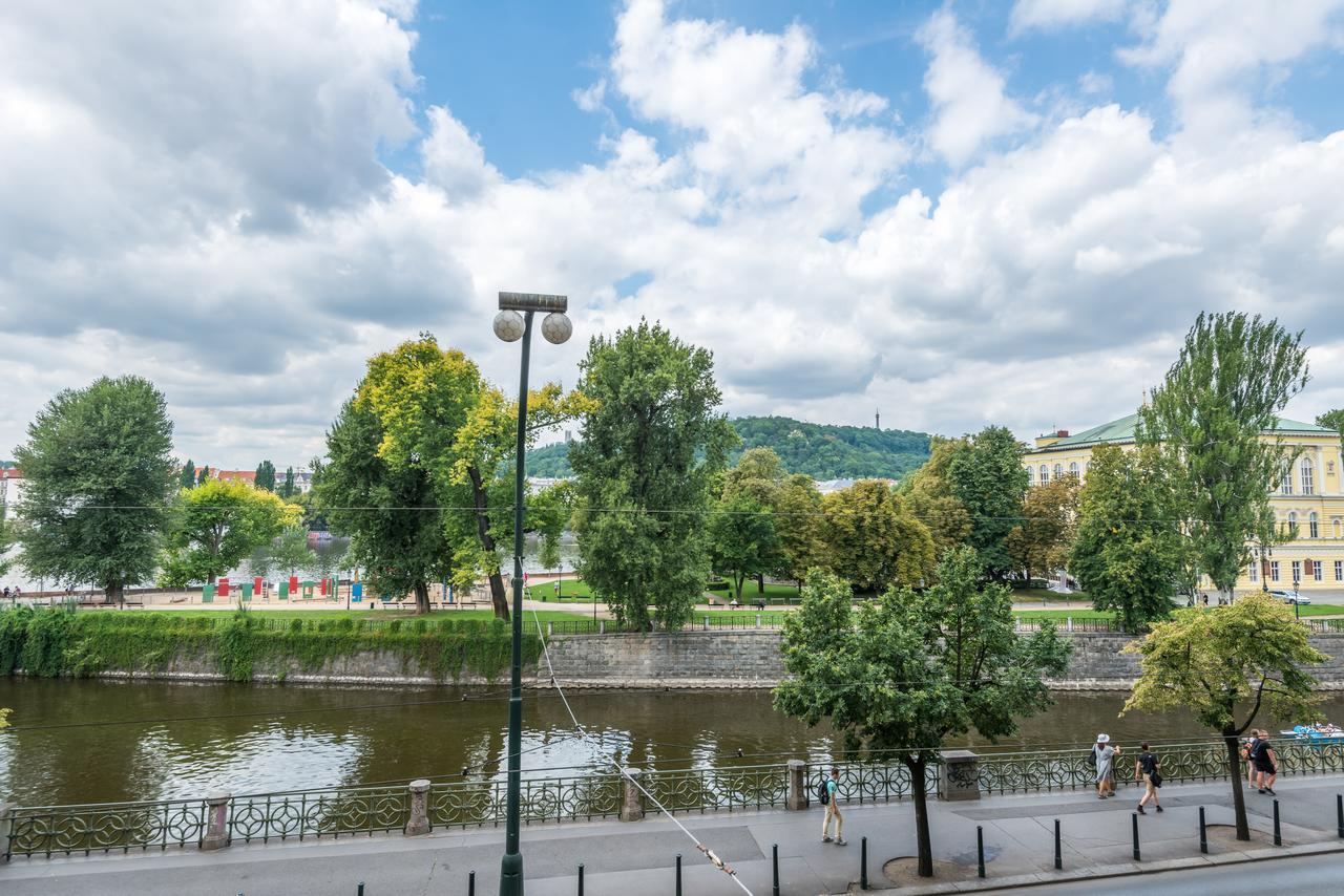 Riverside Apartment With A Balcony Prague Exterior photo